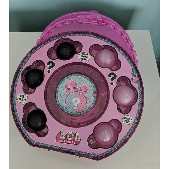 LOL Surprise Glitter Color Change Pearl Surprise with 6 Surprises 2 Dolls - Picture 2 of 3